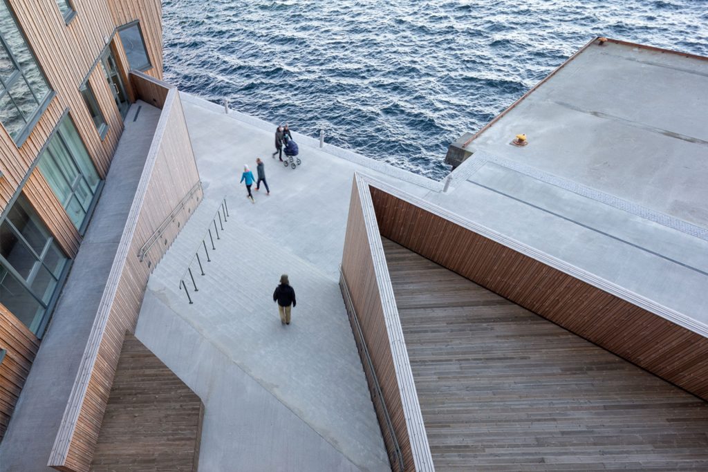 Thermory_Pine_Cladding-decking-roofing_26x140mm-profile-D4-sg-20x115mm-profile-C3-20x140mm-profile-C10_Vannkanten-residential-development_Stavanger-Norway_AART-Architects-4